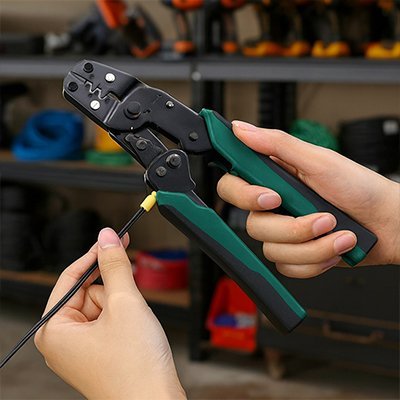 Pince à sertir professionnelle | TechPro - Outils Expert