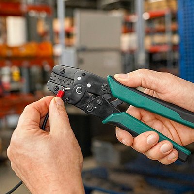 Pince à sertir professionnelle | TechPro - Outils Expert